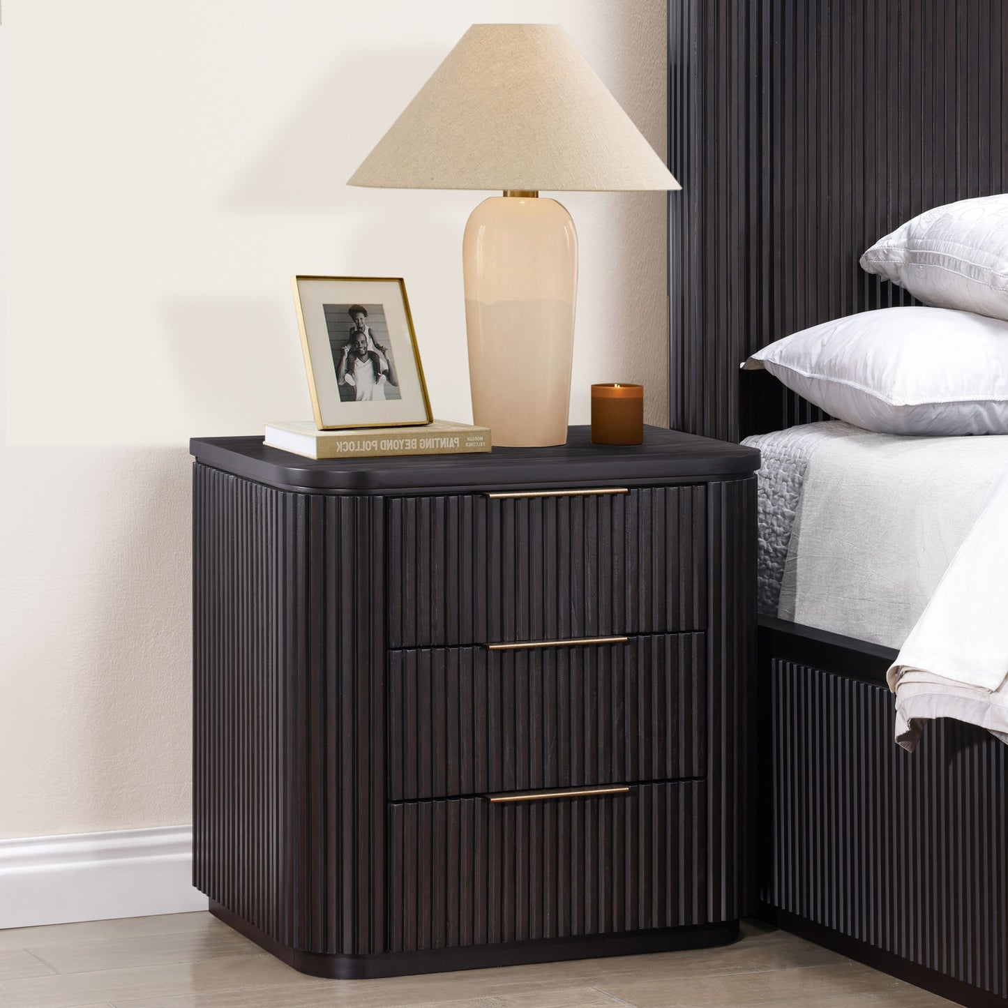 Henry - Nightstand With USB-C