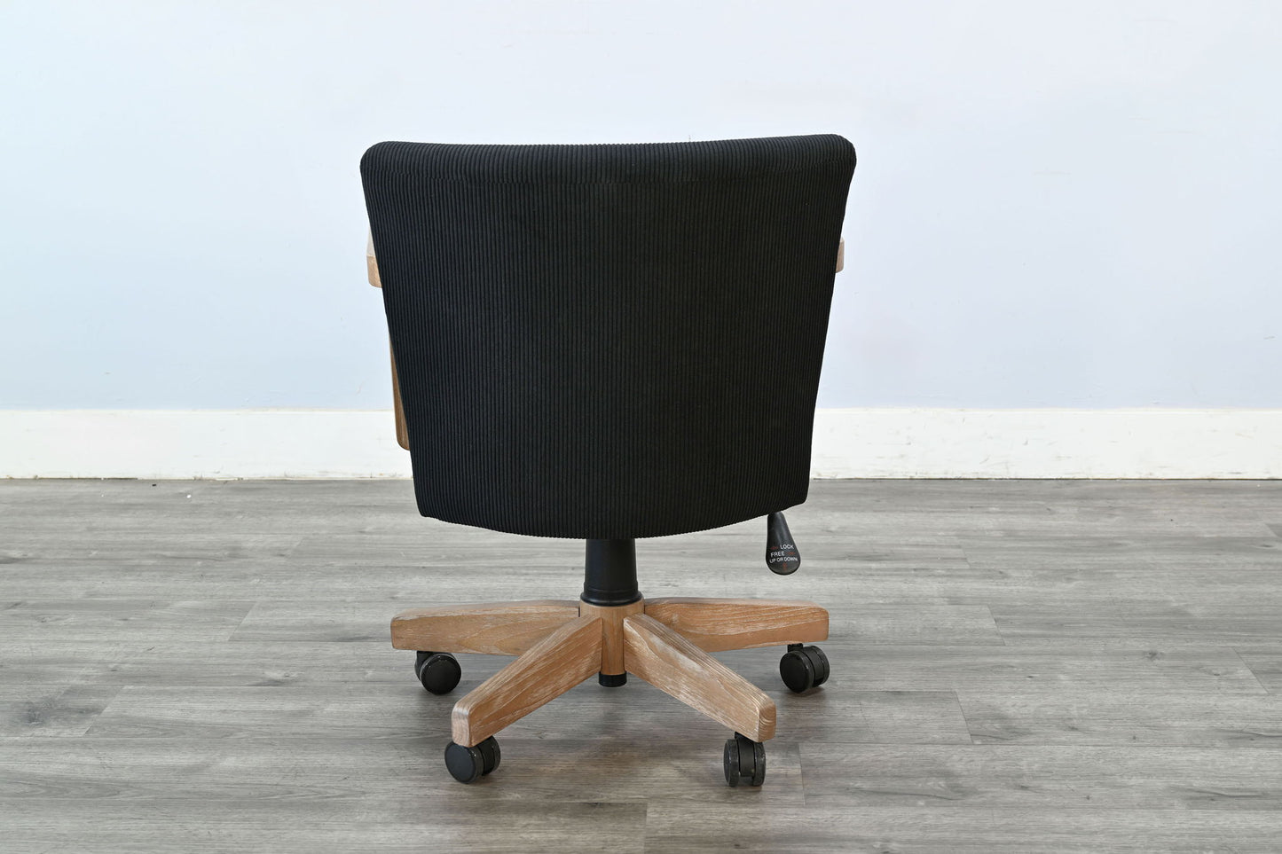 Gibson - Game Chair With Casters