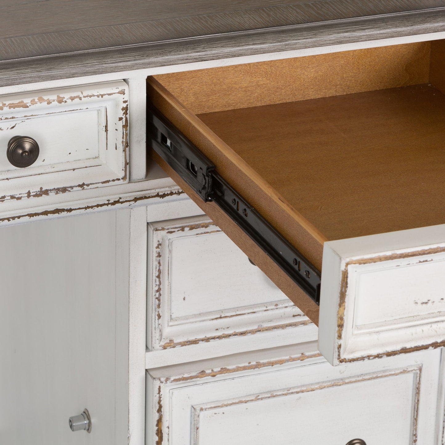 Magnolia Manor - Credenza