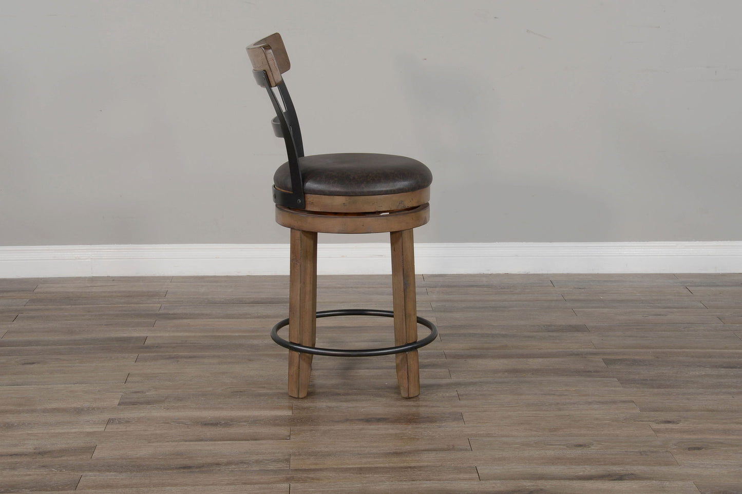 Doe Valley - Swivel Barstool