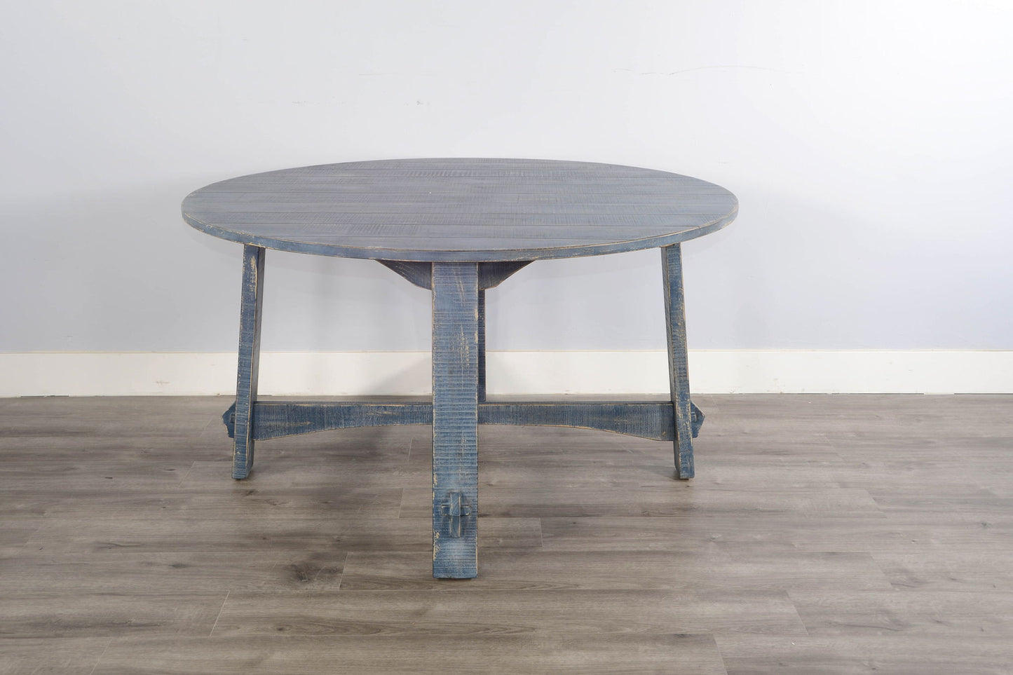 Marina - Round Table
